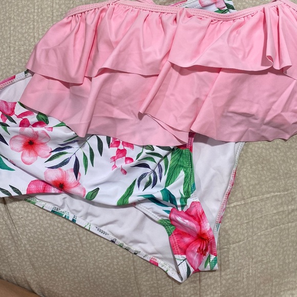 2 piece Pink top/Floral bottom (C11) - Picture 1 of 12